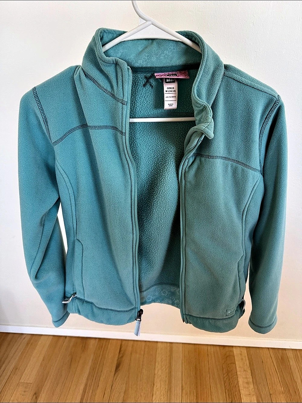 REI girls fleece jackwt. Size Medium